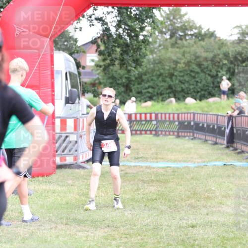 21.06.2026 - 29. Vierlanden-Triathlon Andreas Tolksdorf http://msf.ph/oto/9893481 21.06.2026 14:09:27 Ziel 243, 243 meine-sportfotos.de