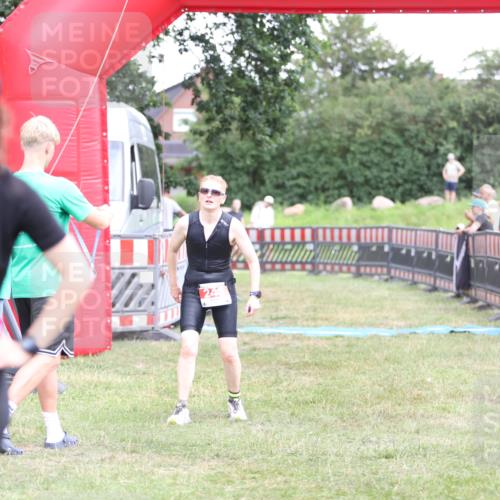 21.06.2026 - 29. Vierlanden-Triathlon Andreas Tolksdorf http://msf.ph/oto/9893482 21.06.2026 14:09:27 Ziel 243, 243 meine-sportfotos.de