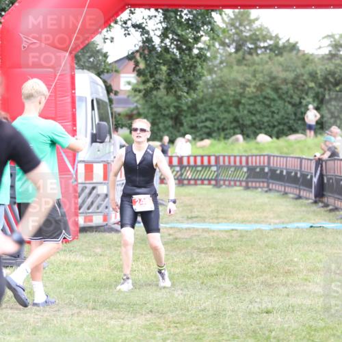 21.06.2026 - 29. Vierlanden-Triathlon Andreas Tolksdorf http://msf.ph/oto/9893484 21.06.2026 14:09:27 Ziel 243, 243 meine-sportfotos.de
