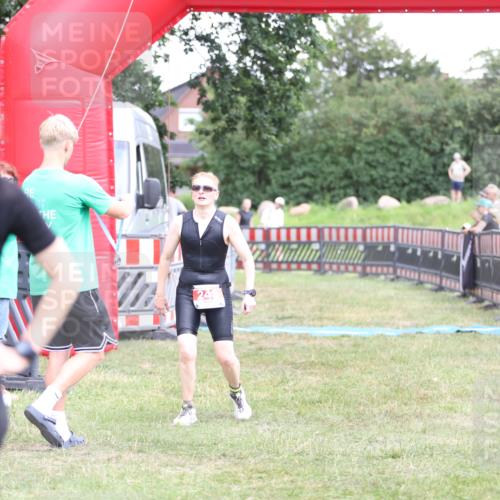 21.06.2026 - 29. Vierlanden-Triathlon Andreas Tolksdorf http://msf.ph/oto/9893485 21.06.2026 14:09:27 Ziel 243, 243 meine-sportfotos.de