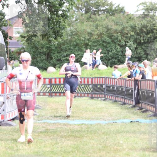 21.06.2026 - 29. Vierlanden-Triathlon Andreas Tolksdorf http://msf.ph/oto/9893531 21.06.2026 14:11:59 Ziel 48, 1116, 1121, 48, 1116, 1121 meine-sportfotos.de