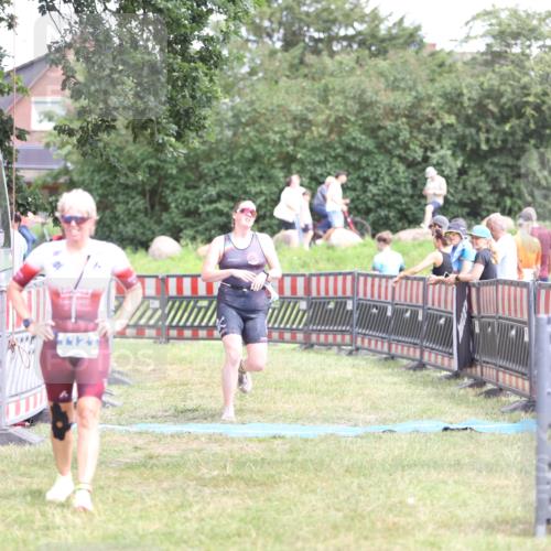 21.06.2026 - 29. Vierlanden-Triathlon Andreas Tolksdorf http://msf.ph/oto/9893534 21.06.2026 14:11:59 Ziel 48, 1116, 1121, 48, 1116, 1121 meine-sportfotos.de