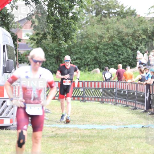21.06.2026 - 29. Vierlanden-Triathlon Andreas Tolksdorf http://msf.ph/oto/9893540 21.06.2026 14:12:05 Ziel 48, 1083, 1116, 48, 1083, 1116 meine-sportfotos.de