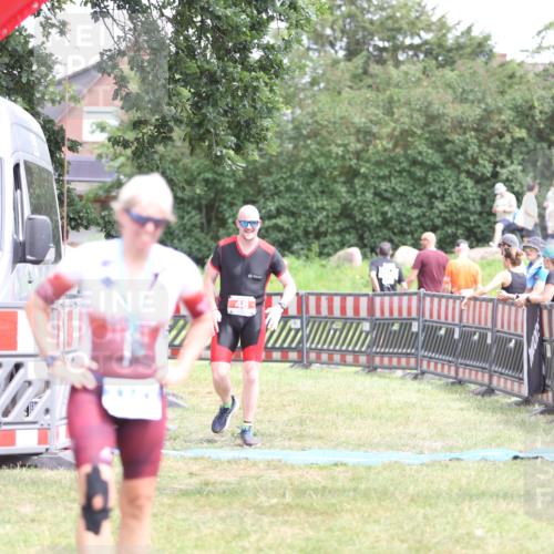 21.06.2026 - 29. Vierlanden-Triathlon Andreas Tolksdorf http://msf.ph/oto/9893543 21.06.2026 14:12:05 Ziel 48, 1083, 1116, 48, 1083, 1116 meine-sportfotos.de
