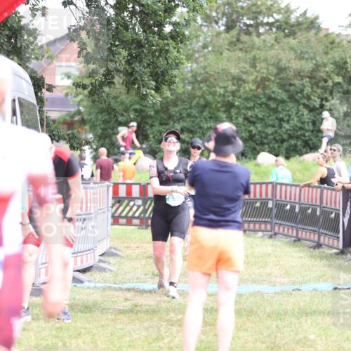 21.06.2026 - 29. Vierlanden-Triathlon Andreas Tolksdorf http://msf.ph/oto/9893546 21.06.2026 14:12:10 Ziel 48, 1083, 48, 1083 meine-sportfotos.de