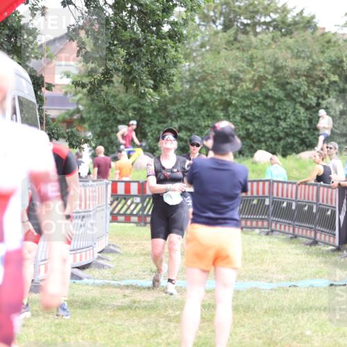 21.06.2026 - 29. Vierlanden-Triathlon Andreas Tolksdorf http://msf.ph/oto/9893547 21.06.2026 14:12:10 Ziel 48, 1083, 48, 1083 meine-sportfotos.de