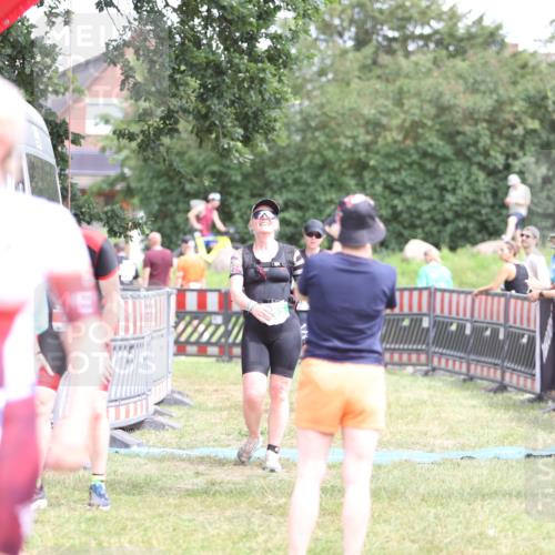 21.06.2026 - 29. Vierlanden-Triathlon Andreas Tolksdorf http://msf.ph/oto/9893548 21.06.2026 14:12:10 Ziel 48, 1083, 48, 1083 meine-sportfotos.de