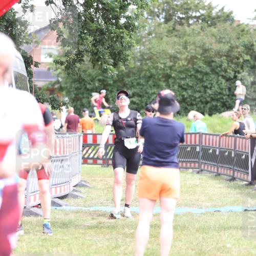 21.06.2026 - 29. Vierlanden-Triathlon Andreas Tolksdorf http://msf.ph/oto/9893550 21.06.2026 14:12:11 Ziel 48, 1083, 48, 1083 meine-sportfotos.de