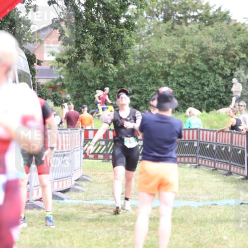 21.06.2026 - 29. Vierlanden-Triathlon Andreas Tolksdorf http://msf.ph/oto/9893552 21.06.2026 14:12:11 Ziel 48, 1083, 48, 1083 meine-sportfotos.de