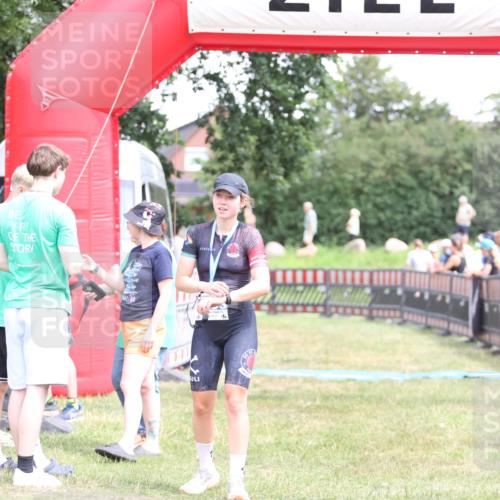 21.06.2026 - 29. Vierlanden-Triathlon Andreas Tolksdorf http://msf.ph/oto/9893557 21.06.2026 14:12:28 Ziel  meine-sportfotos.de