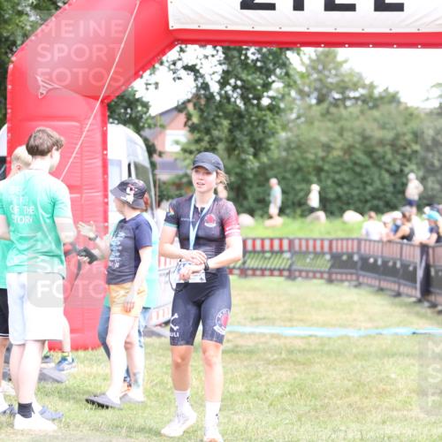 21.06.2026 - 29. Vierlanden-Triathlon Andreas Tolksdorf http://msf.ph/oto/9893558 21.06.2026 14:12:28 Ziel  meine-sportfotos.de