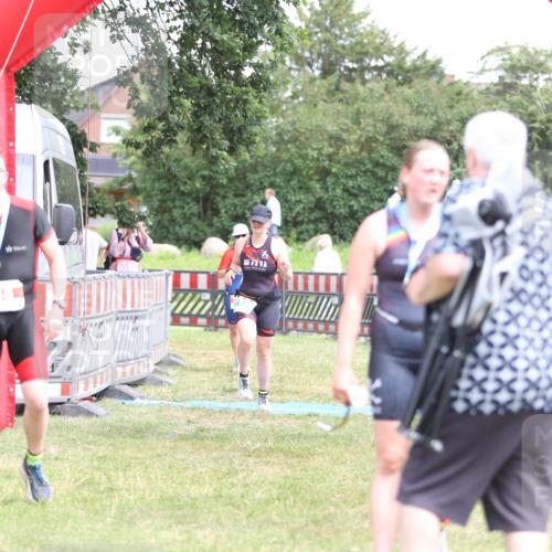 21.06.2026 - 29. Vierlanden-Triathlon Andreas Tolksdorf http://msf.ph/oto/9893571 21.06.2026 14:12:46 Ziel 233, 1127, 1134, 1146, 233, 1127, 1134, 1146 meine-sportfotos.de