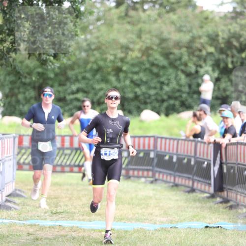 21.06.2026 - 29. Vierlanden-Triathlon Andreas Tolksdorf http://msf.ph/oto/9893683 21.06.2026 14:15:25 Ziel 158, 662, 1150, 158, 662, 1150 meine-sportfotos.de