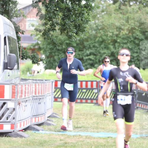 21.06.2026 - 29. Vierlanden-Triathlon Andreas Tolksdorf http://msf.ph/oto/9893687 21.06.2026 14:15:26 Ziel 158, 662, 1150, 158, 662, 1150 meine-sportfotos.de
