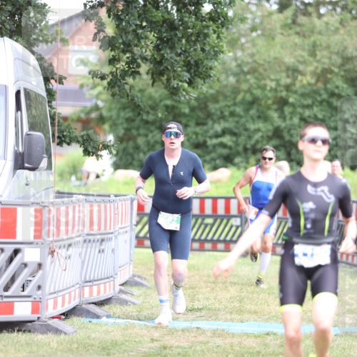 21.06.2026 - 29. Vierlanden-Triathlon Andreas Tolksdorf http://msf.ph/oto/9893691 21.06.2026 14:15:26 Ziel 158, 662, 1150, 158, 662, 1150 meine-sportfotos.de