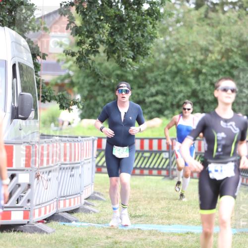 21.06.2026 - 29. Vierlanden-Triathlon Andreas Tolksdorf http://msf.ph/oto/9893693 21.06.2026 14:15:26 Ziel 158, 662, 1150, 158, 662, 1150 meine-sportfotos.de