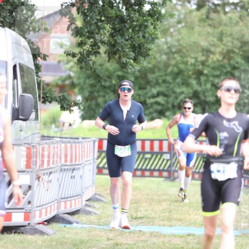 21.06.2026 - 29. Vierlanden-Triathlon Andreas Tolksdorf http://msf.ph/oto/9893694 21.06.2026 14:15:26 Ziel 158, 662, 1150, 158, 662, 1150 meine-sportfotos.de
