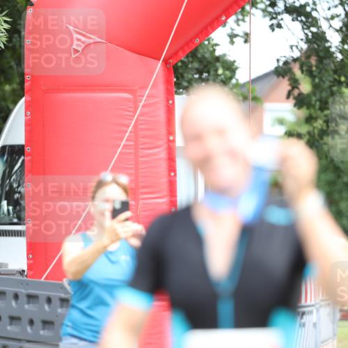 21.06.2026 - 29. Vierlanden-Triathlon Andreas Tolksdorf http://msf.ph/oto/9893732 21.06.2026 14:16:25 Ziel 1147, 1147 meine-sportfotos.de