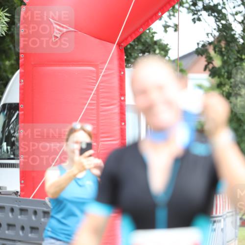 21.06.2026 - 29. Vierlanden-Triathlon Andreas Tolksdorf http://msf.ph/oto/9893733 21.06.2026 14:16:25 Ziel 1147, 1147 meine-sportfotos.de