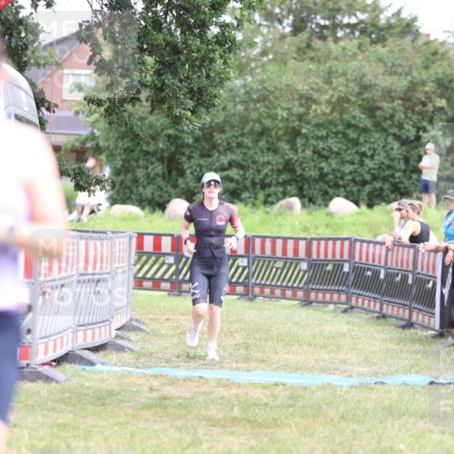 21.06.2026 - 29. Vierlanden-Triathlon Andreas Tolksdorf http://msf.ph/oto/9893771 21.06.2026 14:16:48 Ziel 1111, 1111 meine-sportfotos.de