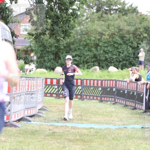 21.06.2026 - 29. Vierlanden-Triathlon Andreas Tolksdorf http://msf.ph/oto/9893774 21.06.2026 14:16:48 Ziel 1111, 1111 meine-sportfotos.de