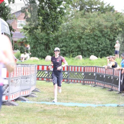 21.06.2026 - 29. Vierlanden-Triathlon Andreas Tolksdorf http://msf.ph/oto/9893776 21.06.2026 14:16:49 Ziel 1111, 1111 meine-sportfotos.de