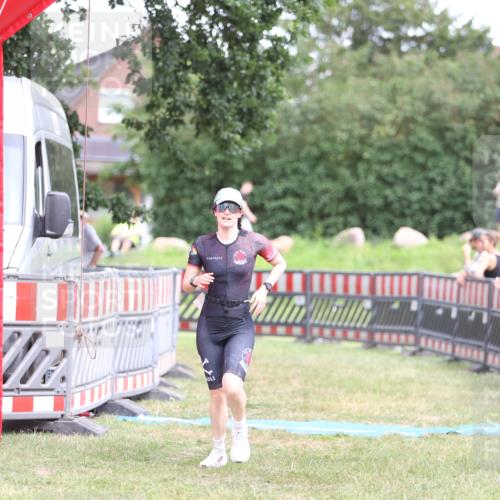 21.06.2026 - 29. Vierlanden-Triathlon Andreas Tolksdorf http://msf.ph/oto/9893780 21.06.2026 14:16:50 Ziel 1111, 1111 meine-sportfotos.de