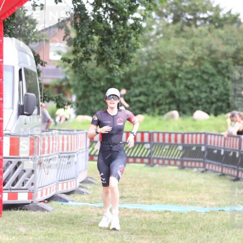 21.06.2026 - 29. Vierlanden-Triathlon Andreas Tolksdorf http://msf.ph/oto/9893781 21.06.2026 14:16:50 Ziel 1111, 1111 meine-sportfotos.de