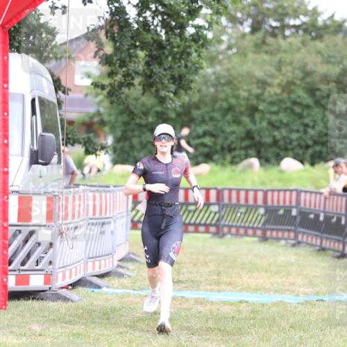 21.06.2026 - 29. Vierlanden-Triathlon Andreas Tolksdorf http://msf.ph/oto/9893783 21.06.2026 14:16:50 Ziel 1111, 1111 meine-sportfotos.de