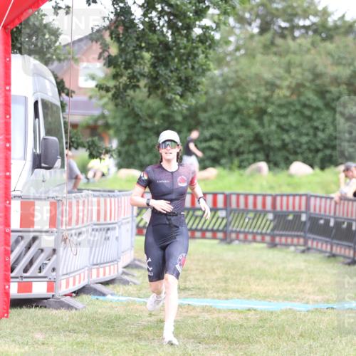 21.06.2026 - 29. Vierlanden-Triathlon Andreas Tolksdorf http://msf.ph/oto/9893784 21.06.2026 14:16:50 Ziel 1111, 1111 meine-sportfotos.de