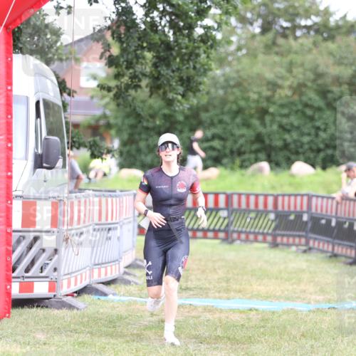 21.06.2026 - 29. Vierlanden-Triathlon Andreas Tolksdorf http://msf.ph/oto/9893785 21.06.2026 14:16:50 Ziel 1111, 1111 meine-sportfotos.de