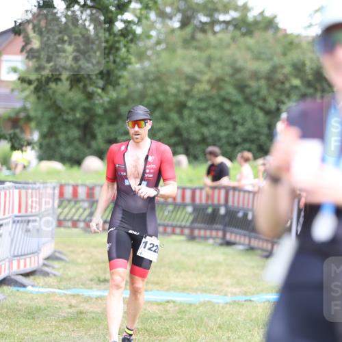 21.06.2026 - 29. Vierlanden-Triathlon Andreas Tolksdorf http://msf.ph/oto/9893792 21.06.2026 14:17:04 Ziel 850, 1129, 1155, 1220, 850, 1129, 1155, 1220 meine-sportfotos.de