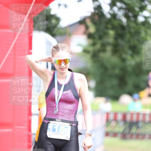 21.06.2026 - 29. Vierlanden-Triathlon Andreas Tolksdorf http://msf.ph/oto/9893824 21.06.2026 14:18:01 Ziel  meine-sportfotos.de