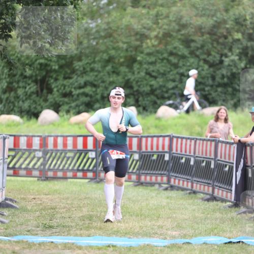 21.06.2026 - 29. Vierlanden-Triathlon Andreas Tolksdorf http://msf.ph/oto/9893863 21.06.2026 14:29:35 Ziel 41, 1186, 41, 1186 meine-sportfotos.de