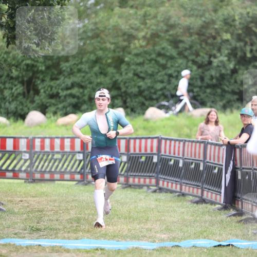 21.06.2026 - 29. Vierlanden-Triathlon Andreas Tolksdorf http://msf.ph/oto/9893865 21.06.2026 14:29:35 Ziel 41, 1186, 41, 1186 meine-sportfotos.de