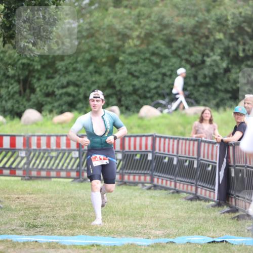 21.06.2026 - 29. Vierlanden-Triathlon Andreas Tolksdorf http://msf.ph/oto/9893866 21.06.2026 14:29:35 Ziel 41, 1186, 41, 1186 meine-sportfotos.de