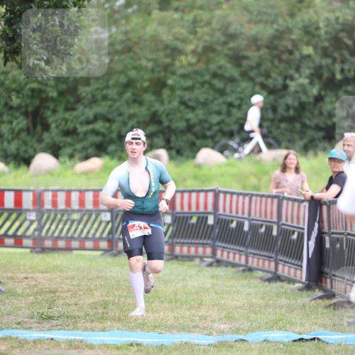 21.06.2026 - 29. Vierlanden-Triathlon Andreas Tolksdorf http://msf.ph/oto/9893867 21.06.2026 14:29:35 Ziel 41, 1186, 41, 1186 meine-sportfotos.de