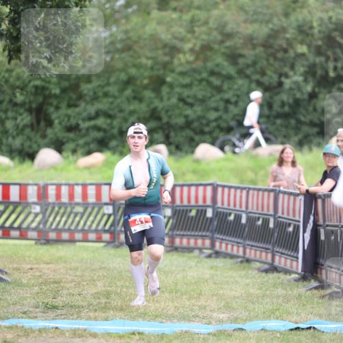 21.06.2026 - 29. Vierlanden-Triathlon Andreas Tolksdorf http://msf.ph/oto/9893868 21.06.2026 14:29:36 Ziel 41, 1186, 41, 1186 meine-sportfotos.de