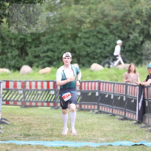 21.06.2026 - 29. Vierlanden-Triathlon Andreas Tolksdorf http://msf.ph/oto/9893869 21.06.2026 14:29:36 Ziel 41, 1186, 41, 1186 meine-sportfotos.de