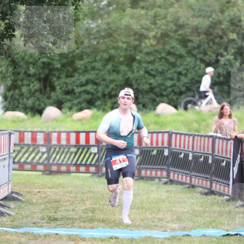 21.06.2026 - 29. Vierlanden-Triathlon Andreas Tolksdorf http://msf.ph/oto/9893871 21.06.2026 14:29:36 Ziel 41, 1186, 41, 1186 meine-sportfotos.de