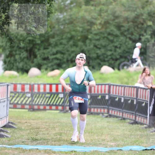 21.06.2026 - 29. Vierlanden-Triathlon Andreas Tolksdorf http://msf.ph/oto/9893872 21.06.2026 14:29:36 Ziel 41, 1186, 41, 1186 meine-sportfotos.de
