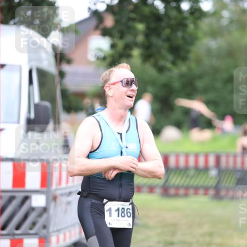 21.06.2026 - 29. Vierlanden-Triathlon Andreas Tolksdorf http://msf.ph/oto/9893874 21.06.2026 14:29:51 Ziel 1186, 1186 meine-sportfotos.de