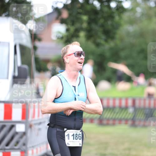 21.06.2026 - 29. Vierlanden-Triathlon Andreas Tolksdorf http://msf.ph/oto/9893875 21.06.2026 14:29:51 Ziel 1186, 1186 meine-sportfotos.de
