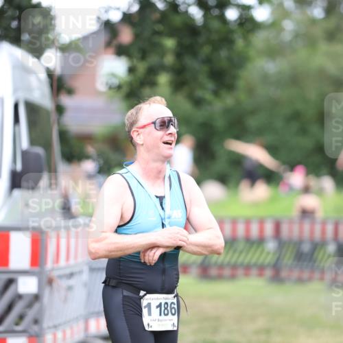 21.06.2026 - 29. Vierlanden-Triathlon Andreas Tolksdorf http://msf.ph/oto/9893877 21.06.2026 14:29:51 Ziel 1186, 1186 meine-sportfotos.de