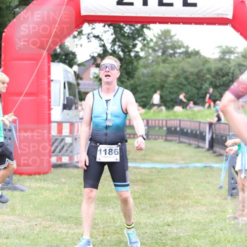 21.06.2026 - 29. Vierlanden-Triathlon Andreas Tolksdorf http://msf.ph/oto/9893878 21.06.2026 14:29:54 Ziel 1152, 1152 meine-sportfotos.de
