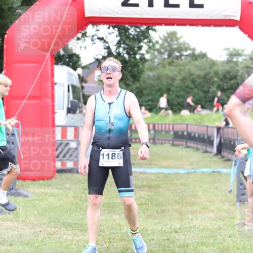21.06.2026 - 29. Vierlanden-Triathlon Andreas Tolksdorf http://msf.ph/oto/9893879 21.06.2026 14:29:54 Ziel 1152, 1152 meine-sportfotos.de