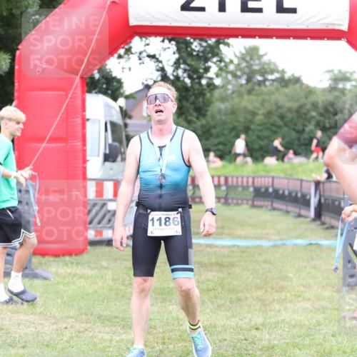 21.06.2026 - 29. Vierlanden-Triathlon Andreas Tolksdorf http://msf.ph/oto/9893880 21.06.2026 14:29:54 Ziel 1152, 1152 meine-sportfotos.de