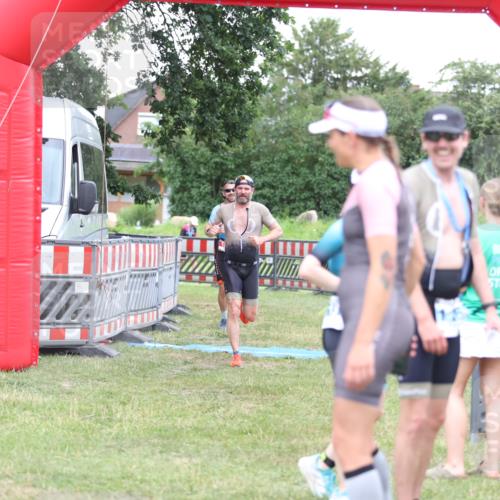 21.06.2026 - 29. Vierlanden-Triathlon Andreas Tolksdorf http://msf.ph/oto/9893938 21.06.2026 14:30:46 Ziel 183, 1172, 1180, 183, 1172, 1180 meine-sportfotos.de
