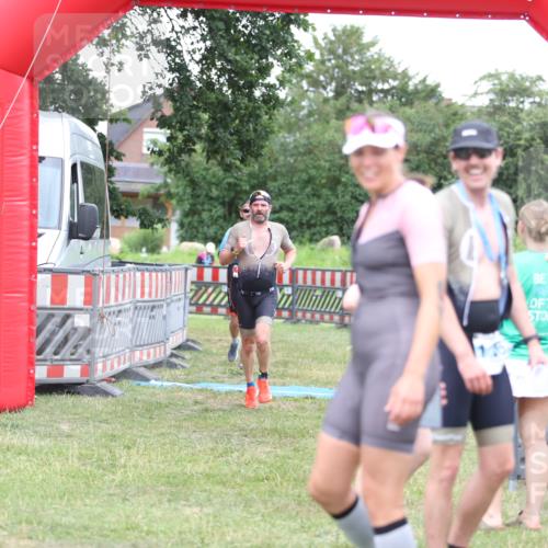 21.06.2026 - 29. Vierlanden-Triathlon Andreas Tolksdorf http://msf.ph/oto/9893941 21.06.2026 14:30:47 Ziel 183, 1172, 1180, 183, 1172, 1180 meine-sportfotos.de
