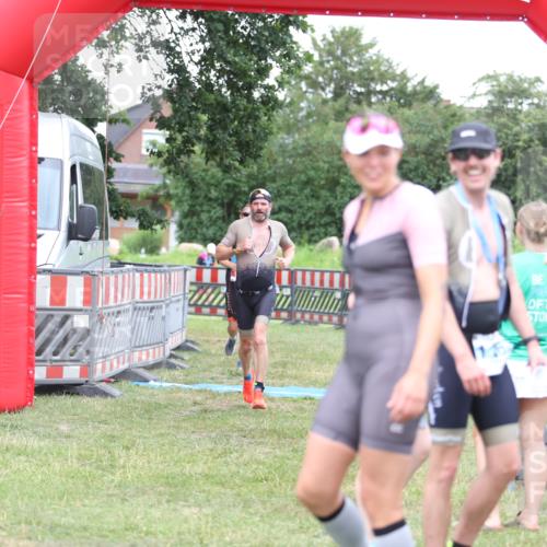 21.06.2026 - 29. Vierlanden-Triathlon Andreas Tolksdorf http://msf.ph/oto/9893942 21.06.2026 14:30:47 Ziel 183, 1172, 1180, 183, 1172, 1180 meine-sportfotos.de